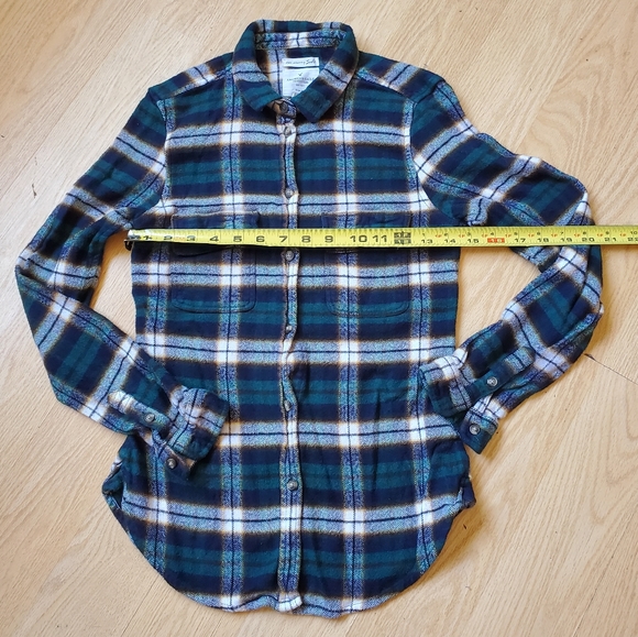 American Eagle Outfitters, Woman's Size S, Long Sleeve Button Down Shirt . - Picture 4 of 6